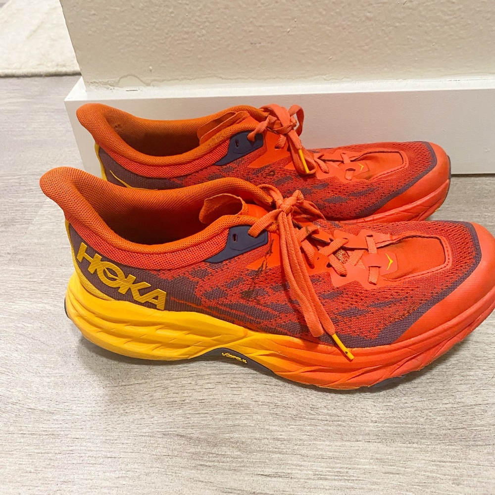 Hoka Red Speedgpat 5 Size 10 Men’s Athletic Shoes .